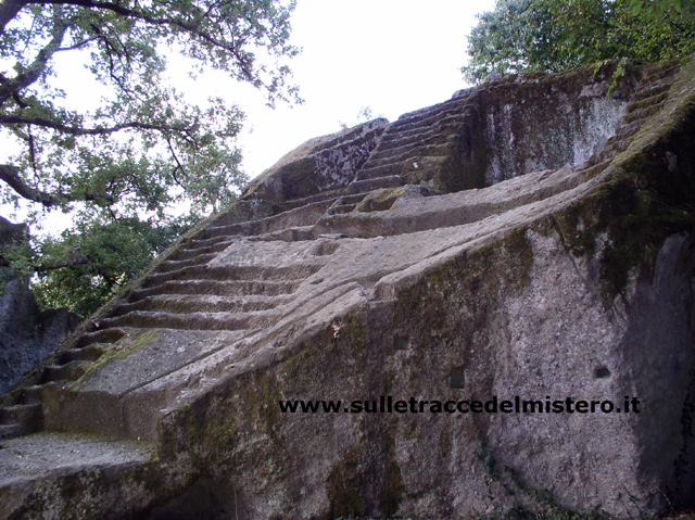 piramide etrusca Bomarzo